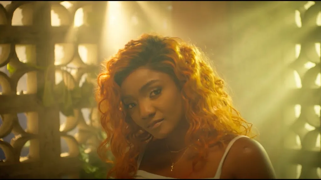 Simi – Naked Wire Video 1